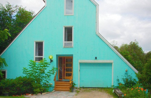 Elora Casa | A Riverside Gem in Elora | Crystal Retreat
