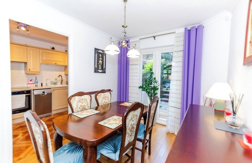 Thamesmead Casa | A Riverside Paradise in The City w Garden - A 2 Bed Home in London Sleeps 4!