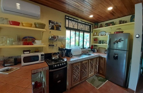 La Fortuna Casa | ¡Un escondite romántico en la jungla solo para dos, vistas espectaculares y caminata gratis por la noche!