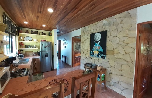 La Fortuna Casa | ¡Un escondite romántico en la jungla solo para dos, vistas espectaculares y caminata gratis por la noche!