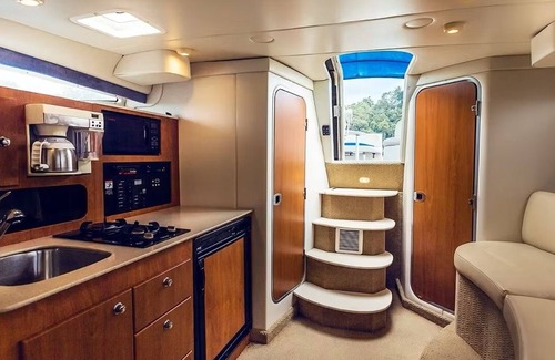 Marina del Rey Alquiler De Eote | A romantic night for couples in the yacht in Marina del Rey, Los Angeles