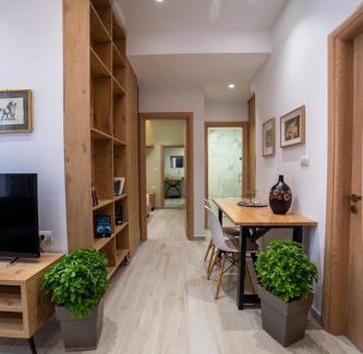Qender Apartamento | A rustic private cottage with 1 bedroom in center