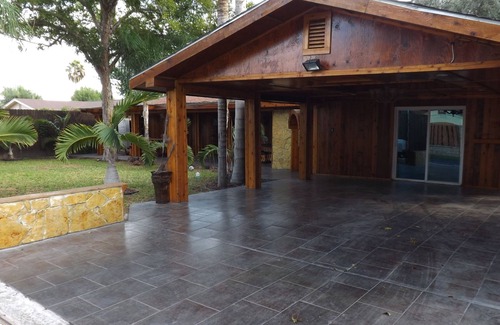 McAllen Casa | Un rústico país de Texas Theme Muy familiar hogar con un montón de dormir A