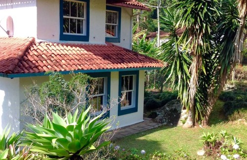 Teresopolis Casa | A Stylish Mountain Cottage