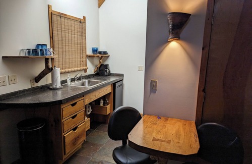 Rockbridge Cabina | A secluded couples retreat set in a mature forest in the beautiful Hocking Hills