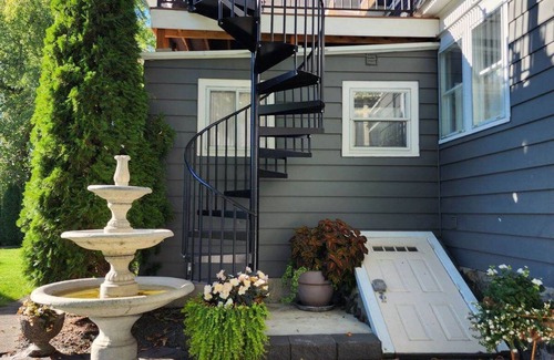 Spokane Casa | A second story suite at the historic Morrison House.