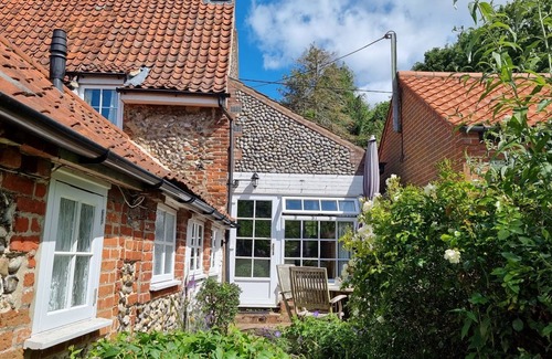 Stiffkey Cabaña | A self catering cottage that sleeps 4 guests in 2 bedrooms