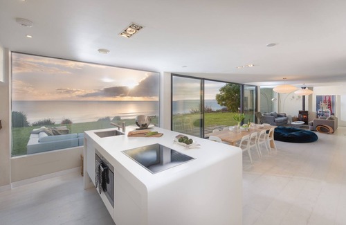 Praa Sands Casa | A sensational beach house just metres from Praa Sands Beach, with stunning sea views, large garden a