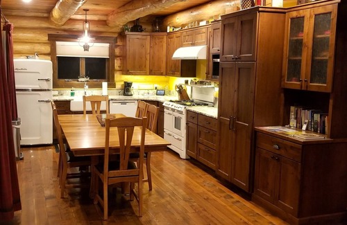 Columbia Falls Cabina | A Serene Lake Front Cabin minutos del Parque Nacional de West Glacier