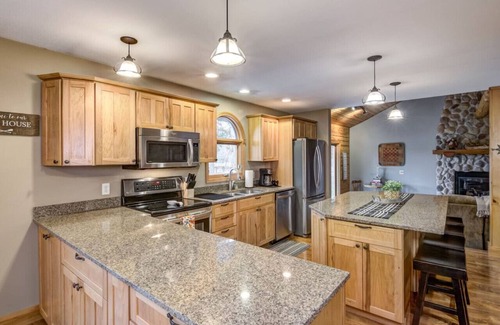 Seymour Casa | A Shore Thing on the Eau Claire River