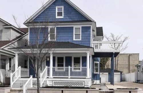 Bradley Beach Casa | A short walk from the beach & down town. A half mile from Asbury Park Boardwalk.