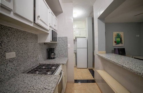 ProCab Apartamento | Ground-floor apt, pool, 1-minute walk to beach/supermarket, perfect for seniors!