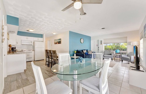 Dolphin Isles Apartamento | A short walk to the beach