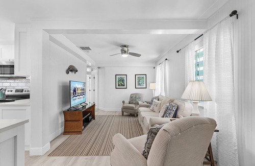 South Island Casa | A short walk to Sun & Sand, Coastal Beach Home with Pool - FMB - Aqua Falls - Roelens
