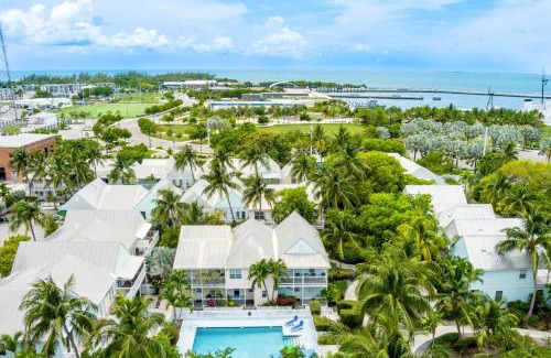 Truman Annex Casa | A Siesta Bay by AvantStay Key West Walkable Gated Community Shared Pool Week Long Stays Only