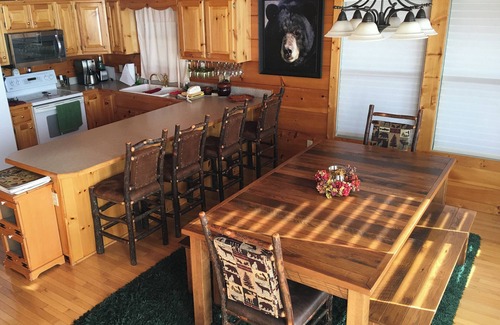 Gatlinburg - Pigeon Forge Cabina | 'A Sight To See' - one of the most picturesque mountain escapes in the Smokies!
