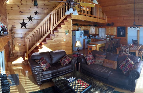 Gatlinburg - Pigeon Forge Cabina | 'A Sight To See' - one of the most picturesque mountain escapes in the Smokies!
