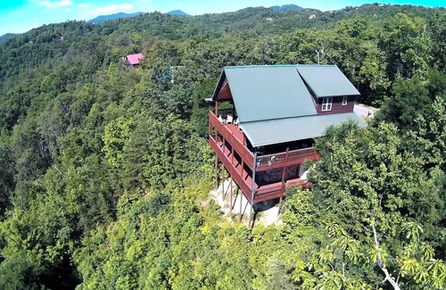 Gatlinburg - Pigeon Forge Cabina | 'A Sight To See' - one of the most picturesque mountain escapes in the Smokies!