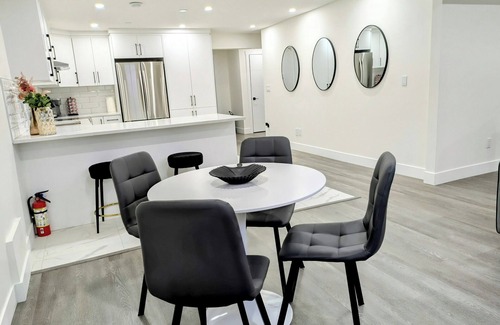 Chestermere Apartamento | A Slice of Heaven in Chestermere by Eagles Wings Homes