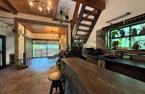 Nakatsugawa Cabina | A small inn with a sauna and a private house for rent in the mountains of a quiet retreat in a town with a samurai road, an inn town of Nakasendo, with the option of barbecuing gibier and bonfires.