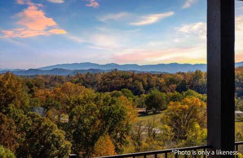 Wears Valley Casa | A Smoky Mountain Splash-Smith Creek Reserve - Indoor Pool, Waterpark, Theater Room, WIFI, Hot Tub