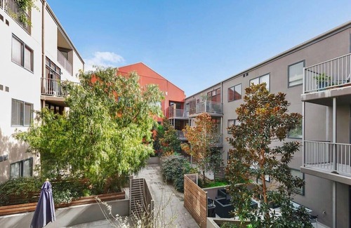 Collingwood Apartamento | A Spacious 2BR Apt with a Courtyard & FREE Parking