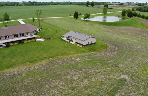 Brookfield Casa | A spacious 6,000 sq. ft. serene lodge setting. Sleeps up to 12