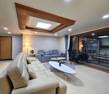 Yeoksam Apartamento | a spacious and comfortable house with a rooftop in the city center