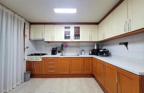 Yeoksam Apartamento | a spacious and comfortable house with a rooftop in the city center