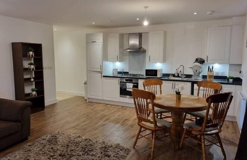Swindon Apartamento | A Spacious and Hearty 2BD Swindon stay