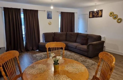 Swindon Apartamento | A Spacious and Hearty 2BD Swindon stay