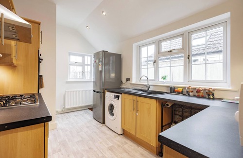 Sittingbourne Casa | A spacious cottage-styled house with 4 bedrooms located in Sittingbourne