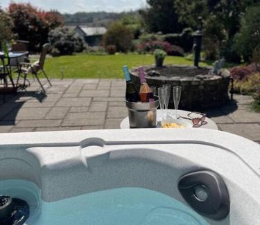 Kington Casa | A spacious hidden gem with hot tub, lovely garden & views