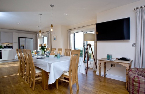 Teignmouth Casa | A spacious, three bedroom house with sea views and a sunny balcony.