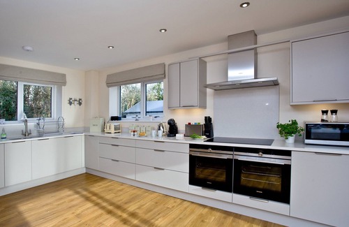 Teignmouth Casa | A spacious, three bedroom house with sea views and a sunny balcony.