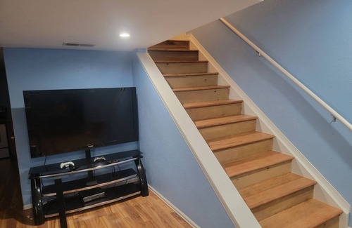 Aurora Casa | A Spasious staying large basement in a great residential location.