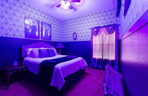 Bahama Bay Complejo | A Spooktacular Haunted Mansion.
