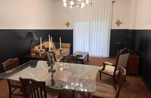 Bahama Bay Apartamento | A Spooktacular Haunted Mansion.