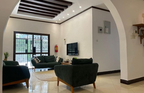 Msasani Apartamento | A Stand Alone House with 3 Bedrooms Near Cape Town Fish Market