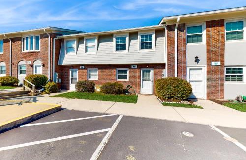 Pine Knoll Shores Apartamento | A Step from the Beach