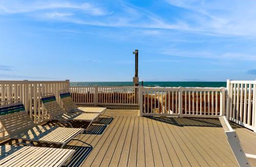 Pine Knoll Shores Apartamento | A Step from the Beach