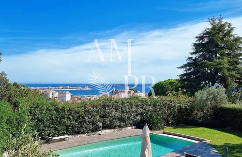 Pointe Croisette Villa | A stone's throw from the Croisette - sea view - Unique villa