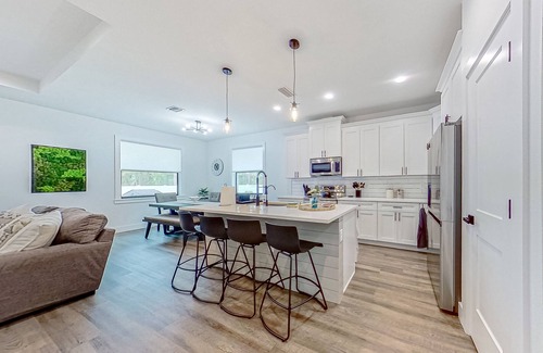North Port Casa | A Stone’s Throw | House in North Port with enclosed backyard, grill, streaming