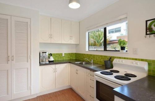 Omanu Casa | A stroll away from beach
