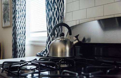 Ewing Apartamento | A+ Studio | Prof. Cleaned + Sanitized + Discounts