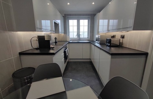 Pagham Apartamento | A stunning 2-bed, 2-bathroom suite, 5 min from the beach!