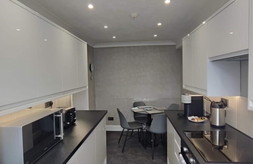 Pagham Apartamento | A stunning 2-bed, 2-bathroom suite, 5 min from the beach!