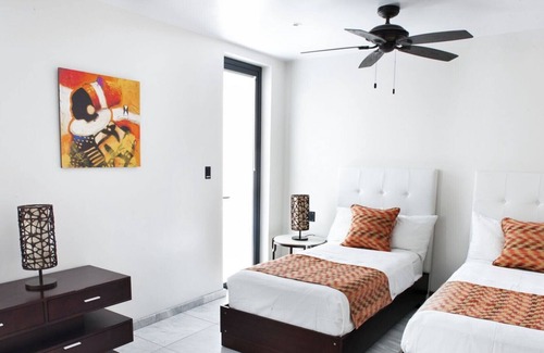 Fryes Beach Villa | Una impresionante villa de 3 dormitorios ubicada en las exclusivas colinas de Tamarindo, a pocos pasos de la playa.