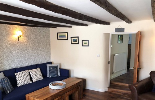Hatherleigh Cabaña | a stunning and cosy character cob cottage c1750