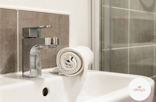 Wakefield Casa | A Stunning Central Wakefield Cozy Gem - Free Wi-Fi & Parking - Pet Friendly
